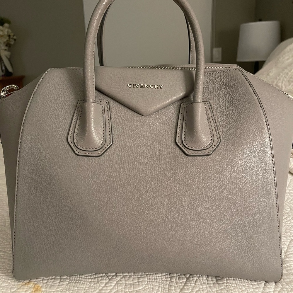Givenchy Antigona Medium size